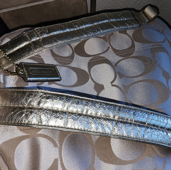 EUC Coach Signature Poppy Applique Backpack Rare Limited Edition F17939 - Picture 13 of 13